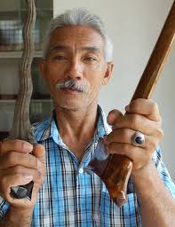 Abdul Aziz bin Abdul Jamil forging a keris blade